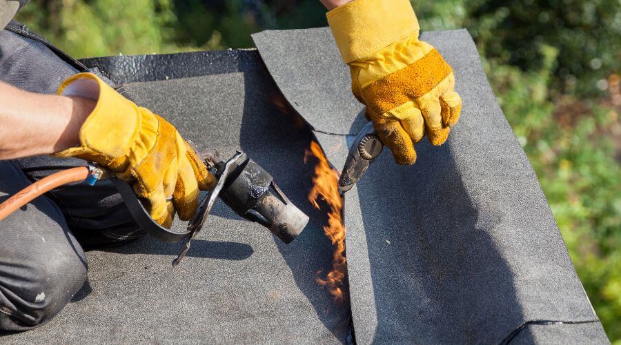 Expert Emergency Roof Repairs services in Robbins, IL